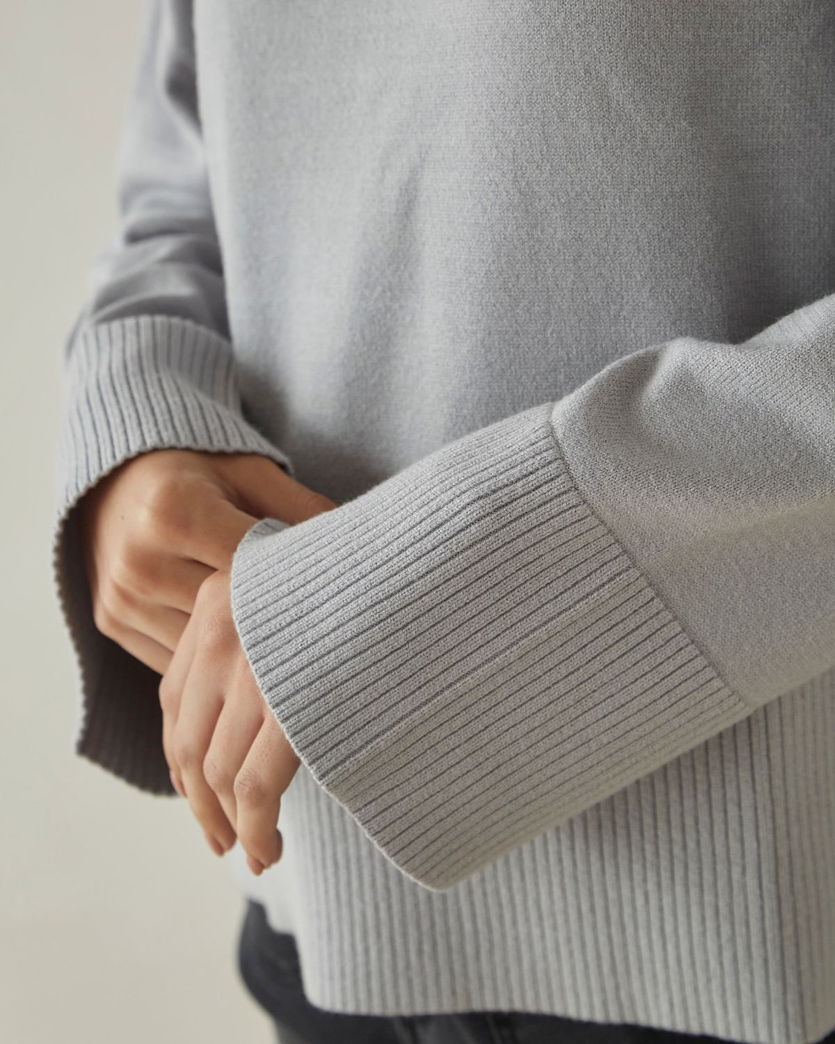 Light weight pullover